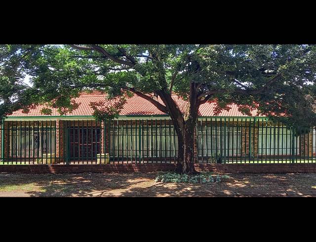 4 BEDROOM HOUSE FOR SALE IN VANDERBIJLPARK SW